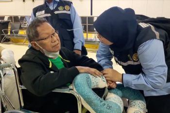 30 jamaah berkursi roda dilayani dengan bus khusus di Bandara Jeddah