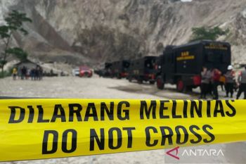 Pencarian korban longsor di Gunung Kuda Cirebon dihentikan sementara