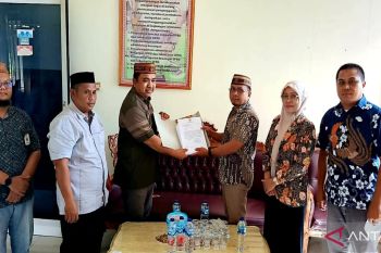 KPU Gorontalo Utara serahkan hasil penetapan bupati terpilih ke DPRD