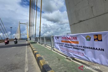 Larangan berhenti di Jembatan Teluk Kendari