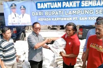 Pemkab Lamsel salurkan 336 paket sembako kepada karyawan PT San Xiong Steel