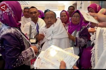 Melihat pembagian Kartu Nusuk yang kini dilakukan dengan dua cara