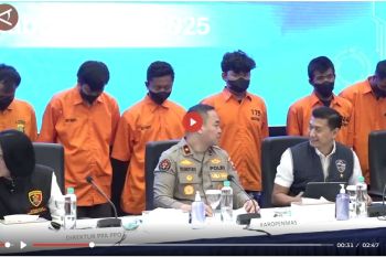 Satu dari enam tersangka terkait grup Facebook &ldquo;Fantasi Sedarah&rdquo; dari Bengkulu- VIDEO