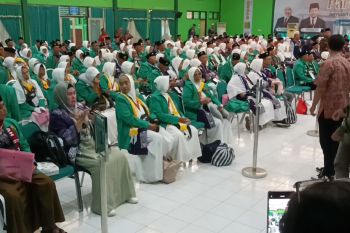 Jamaah calon haji Tulungagung masuki Asrama Haji Embarkasi Surabaya