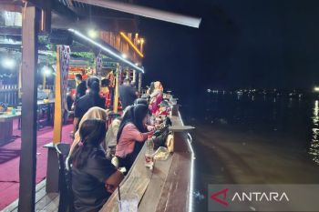 Wisata susur sungai disambut antusias warga Kapuas
