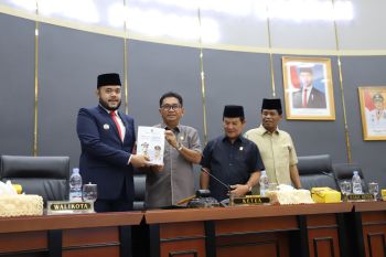 Wako Fadly Amran sampaikan Ranperda tentang RPJMD Kota Padang tahun 2025-2029