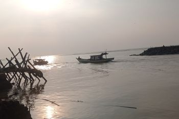 BMKG imbau nelayan untuk waspadai tinggi gelombang laut Banten 4.0 meter