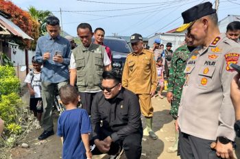 Wakil Ketua MPR salurkan bantuan untuk korban banjir di Donggala