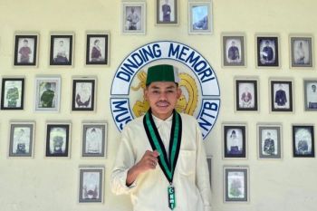 Akankah Teluk Saleh dan Lakey Peak Jadi Destinasi Wisata Dunia?