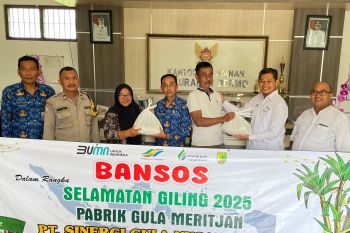 PG Meritjan Kediri bagikan paket bahan pokok sambut musim giling 2025