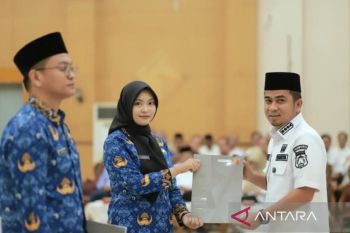 Wali Kota Solok serahkan SK CPNS kepada 112 formasi baru tahun 2024