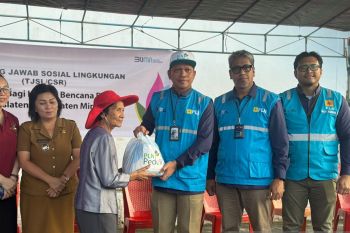 PLN Suluttenggo salurkan 347 paket sembako korban banjir di Minahasa