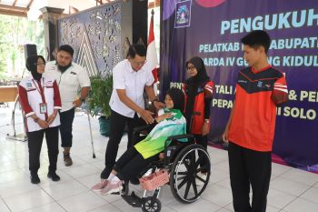 Pemkab Sleman serahkan tali asih kepada atlet-pelatih berprestasi di Peparnas
