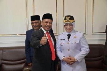 Bupati dan Wakil Bupati Siak dilantik, Wabup Bengkalis hadir beri ucapan selamat