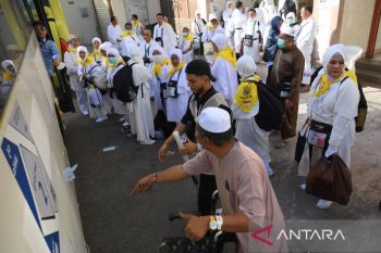 Jamaah calon haji Indonesia mulai diberangkatkan ke Arafah untuk wukuf