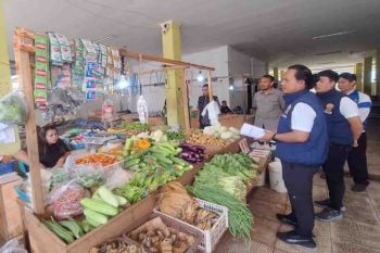 Satgas Pangan Polres dan Disperindag Gumas sidak harga bahan pokok