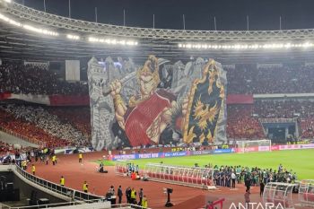 Koreografi berhias tifo pendekar wayang warnai laga Indonesia vs China