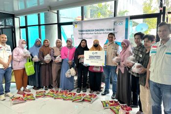 YBM PLN UID Sulselrabar bagikan 1.000 paket daging kurban