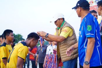 Wabup Muba tutup Turnamen Sepak Bola Bumi Kencana Cup 2025, Kesebelasan Karya Maju Keluar sebagai Juara
