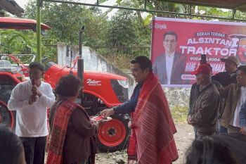 Komisi VII DPR RI salurkan alsintan ke petani Dairi-Sumut agar produktif
