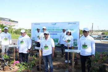 Pelindo-Pemkot Makassar tanam bugenvil memperingati Hari Lingkungan hidup