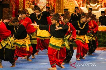 Pemkot Padang tampilkan seni-budaya Minangkabau secara rutin di pantai