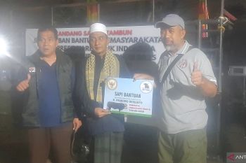 Sapi kurban pemberian Presiden dipotong di masjid dekat rumah Bupati Bekasi