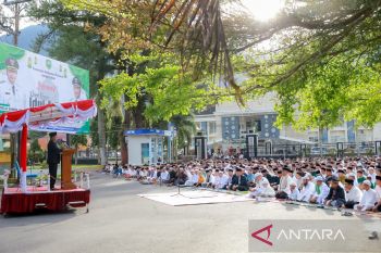 Pemkab Pasaman laksanakan Sholat Idul Adha di halaman kantor Bupati