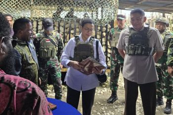 Menhan-Menkeu kunjungi Papua pakai rompi anti peluru cek kondisi TNI