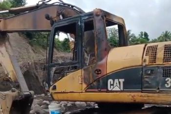 Tambang galian C di Lombok Timur dibakar warga