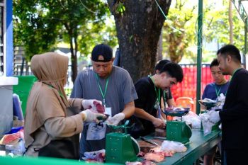 Pelindo Regional 4 bagikan daging qurban