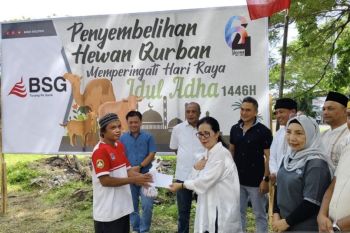 BSG dan Bapekis serahkan hewan kurban di Sulut serta Gorontalo
