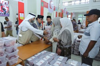 UIN Ar-Raniry salurkan 2.300 paket daging kurban