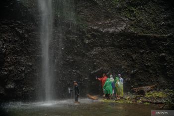 Ritual mendak tirta jelang Yadnya Kasada