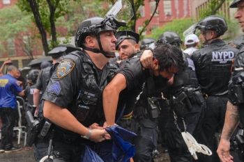 Ribuan orang ikuti aksi protes anti-pemerintah di New York