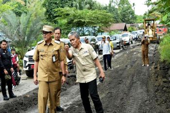 Pemkab Barut mulai perbaiki sejumlah kerusakan jalan nasional