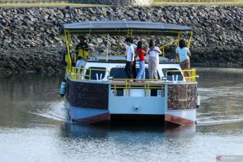 Wisata kapal listrik di Banyuwangi