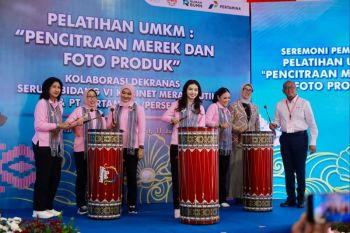 Pertamina bersama Selvi Gibran latih UMKM NTB soal branding dan foto produk