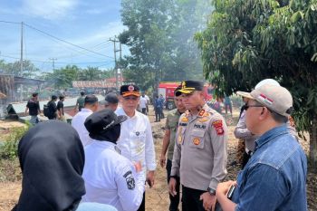Massa bakar fasilitas bangunan dan kendaraan PT SSL, Forkompinda Siak turun meredam