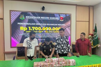 Tiga terdakwa korupsi di Raja Ampat kembalikan kerugian negara Rp1,7 miliar