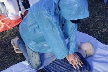 Bangun Ketangguhan Komunitas, Mahasiswa Profesi Ners UNAND Bentuk KSB dan Gelar Simulasi Bencana Gempa Bumi