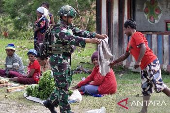 Satgas TNI Yonif 521/DY perkuat hubungan sosial dengan warga Eragayam