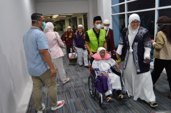 Jamaah haji kloter 1 debarkasi Padang tiba di Bandara Internasional Minangkabau