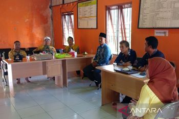 Plt Camat Kelumpang Hulu serap aspirasi perangkat Desa Karang Payau