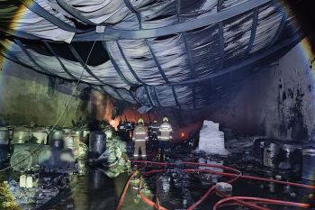 Kebakaran gudang kimia di Kawasan Pelitagro Makassar dipadamkan selama 10 jam