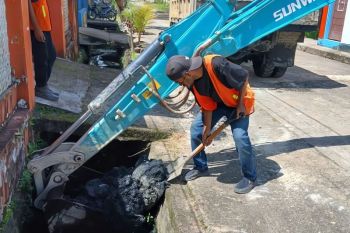 Pemkot Sorong kerahkan alat berat normalisasi drainase untuk atasi banjir