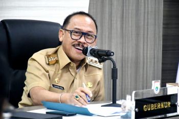 Pemprov Sulbar salurkan alat berat tangani sampah