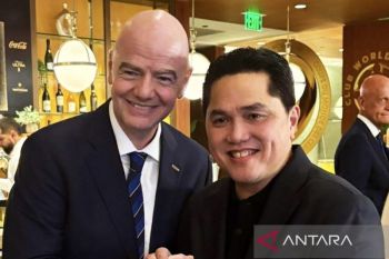 FIFA chief congratulates Erick Thohir on sports minister post