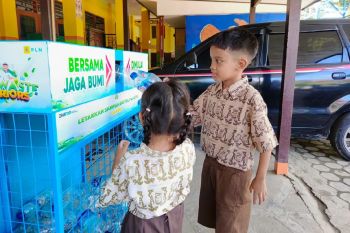 PLN gaungkan gerakan kumpulkan limbah botol plastik Kota Jayapura