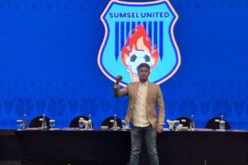 Nil Maizar jadi pelatih Sumsel United